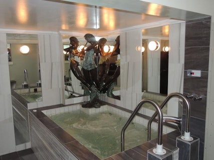 Aquarius Bath